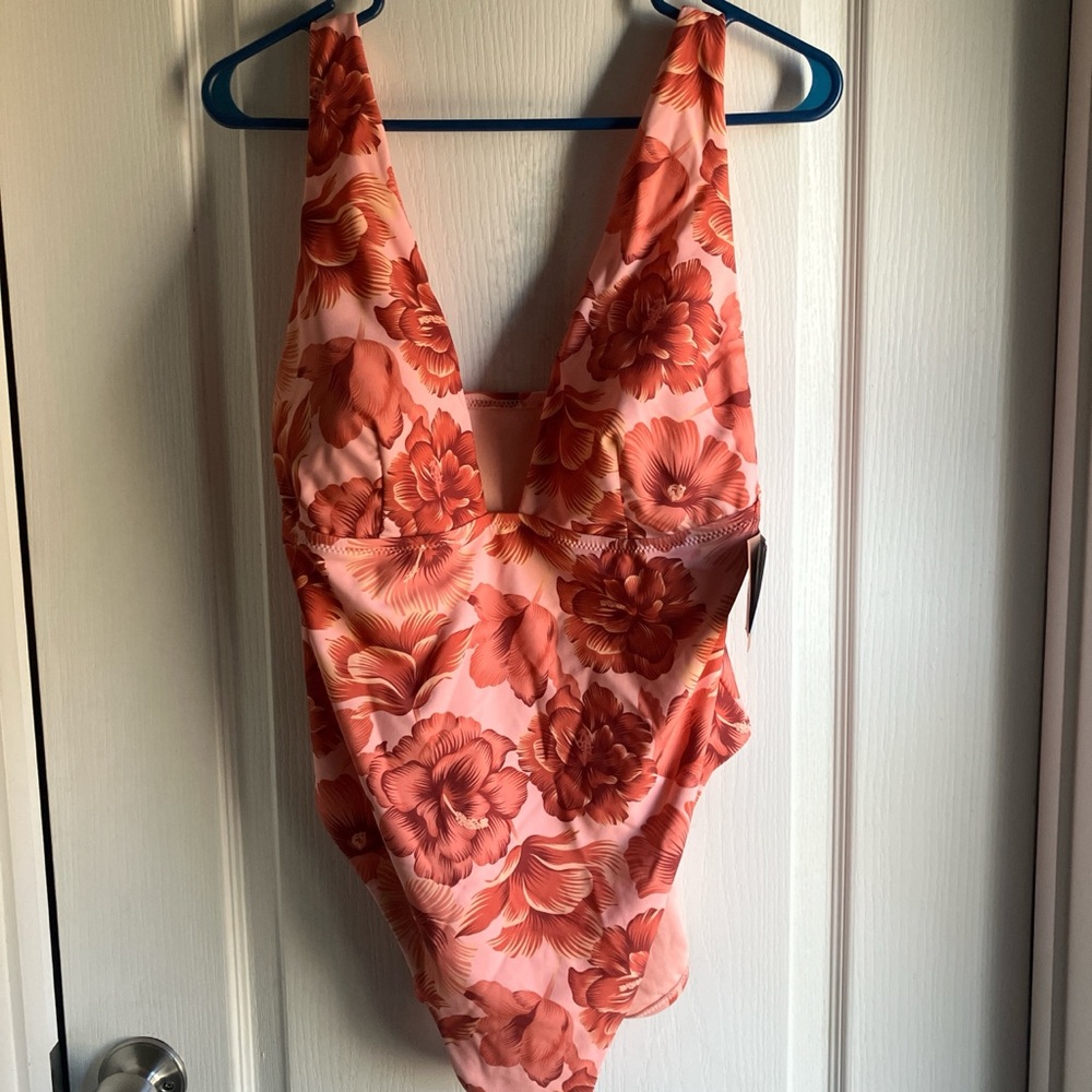 NWT Shade & Shore Hibiscus patterned bathing suit XL